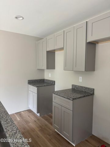 565 S Glover Street, Southern Pines, NC 28387