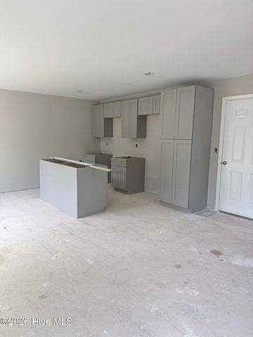 565 S Glover Street, Southern Pines, NC 28387