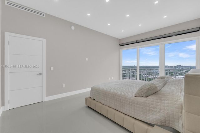 18011 Biscayne Blvd PH04, Aventura, FL 33160