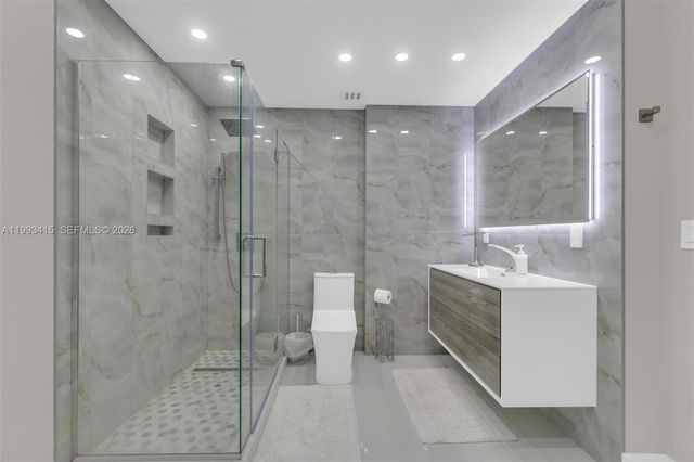 18011 Biscayne Blvd PH04, Aventura, FL 33160