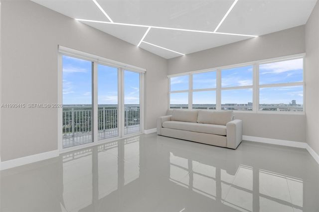 18011 Biscayne Blvd PH04, Aventura, FL 33160