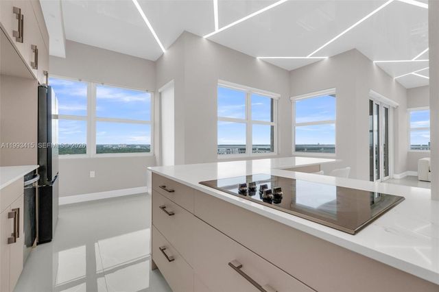 18011 Biscayne Blvd PH04, Aventura, FL 33160