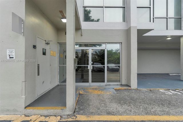 18011 Biscayne Blvd PH04, Aventura, FL 33160