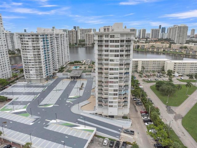 18011 Biscayne Blvd PH04, Aventura, FL 33160