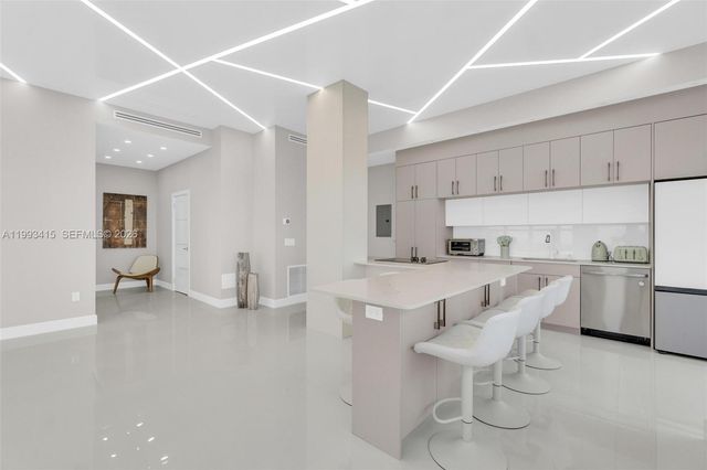 18011 Biscayne Blvd PH04, Aventura, FL 33160