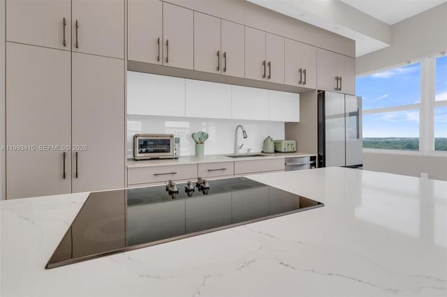 18011 Biscayne Blvd PH04, Aventura, FL 33160