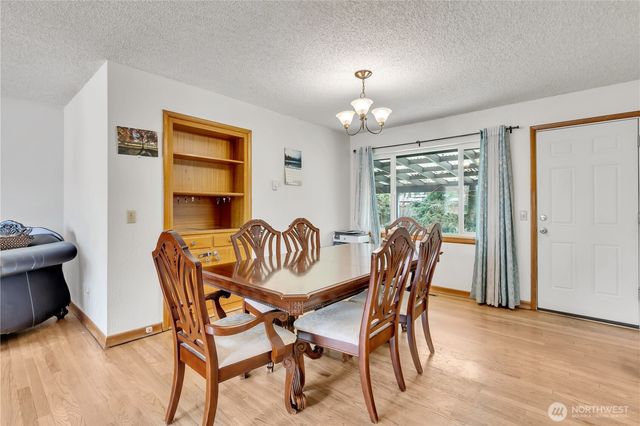 924 7th Avenue NW, Puyallup, WA 98371