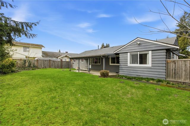 924 7th Avenue NW, Puyallup, WA 98371