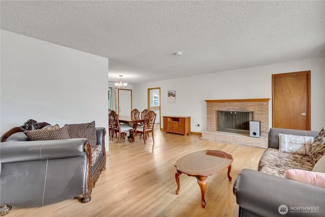 924 7th Avenue NW, Puyallup, WA 98371