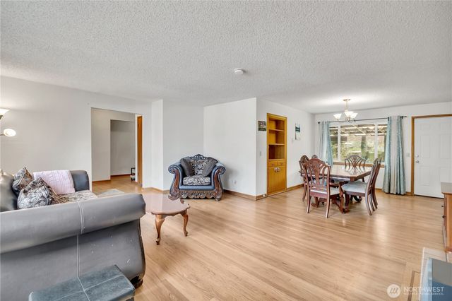 924 7th Avenue NW, Puyallup, WA 98371