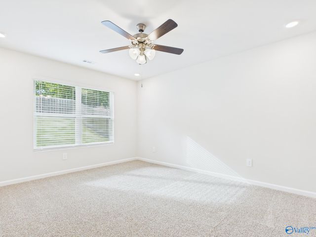 9910 Sequoyah Cove Drive SE, Owens Cross Roads, AL 35763