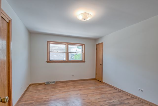6651 N Oconto Avenue, Chicago, IL 60631
