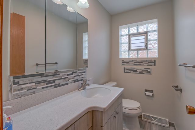 6651 N Oconto Avenue, Chicago, IL 60631