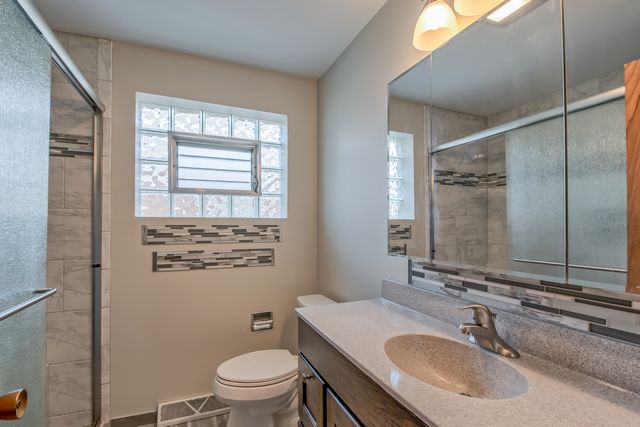 6651 N Oconto Avenue, Chicago, IL 60631