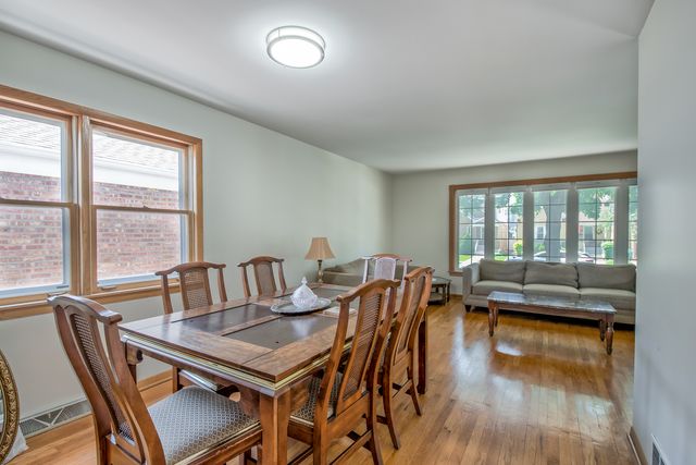 6651 N Oconto Avenue, Chicago, IL 60631