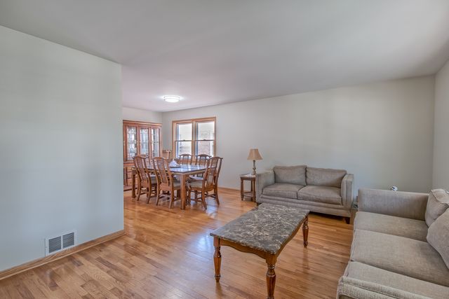 6651 N Oconto Avenue, Chicago, IL 60631