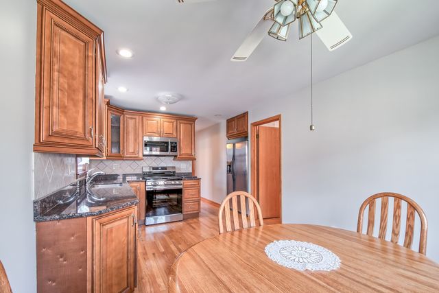 6651 N Oconto Avenue, Chicago, IL 60631
