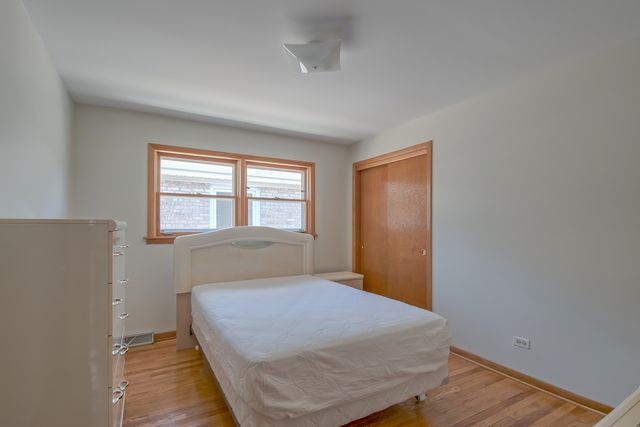 6651 N Oconto Avenue, Chicago, IL 60631