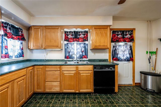 110 Barber Shop Alley, East Huntingdon, PA 15679