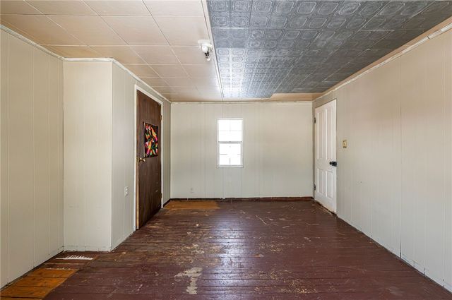 110 Barber Shop Alley, East Huntingdon, PA 15679