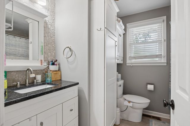 7965 Sawyer Brown Rd, Nashville, TN 37221