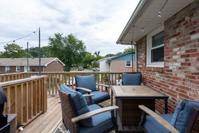 7965 Sawyer Brown Rd, Nashville, TN 37221