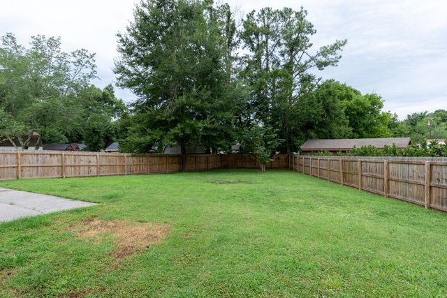 7965 Sawyer Brown Rd, Nashville, TN 37221