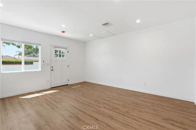 8155 Genesta, Lake Balboa, CA 91406