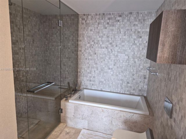 88 SW 7th St 3006, Miami, FL 33130