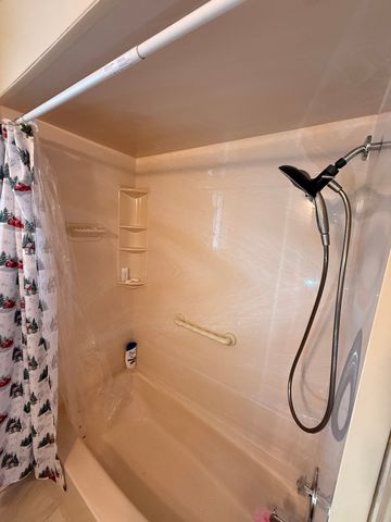 18136 Oakwood Avenue, Lansing, IL 60438