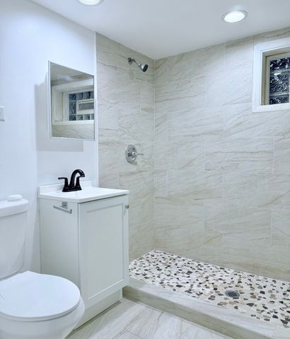 18136 Oakwood Avenue, Lansing, IL 60438