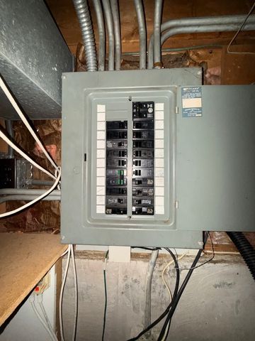 18136 Oakwood Avenue, Lansing, IL 60438