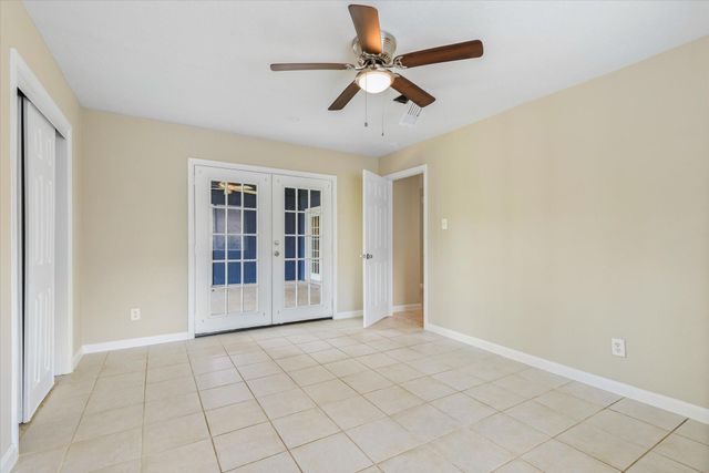 1865 Dolphin Drive, Seabrook, TX 77586
