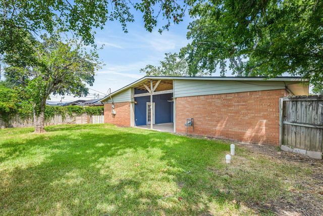 1865 Dolphin Drive, Seabrook, TX 77586