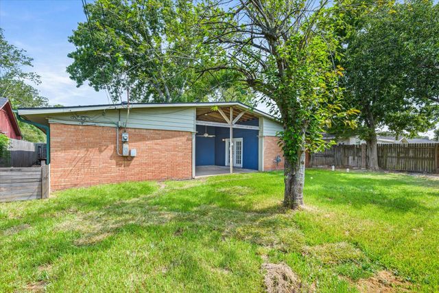 1865 Dolphin Drive, Seabrook, TX 77586