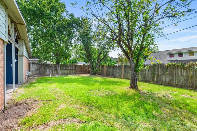 1865 Dolphin Drive, Seabrook, TX 77586