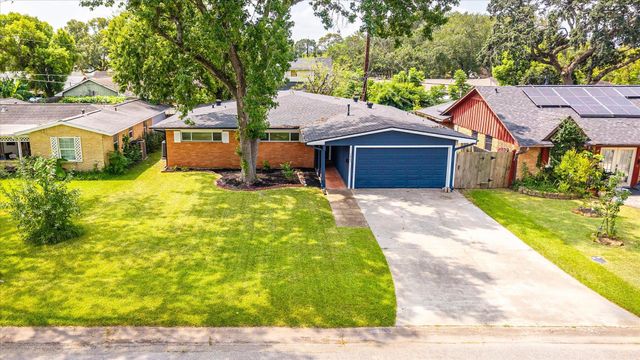 1865 Dolphin Drive, Seabrook, TX 77586
