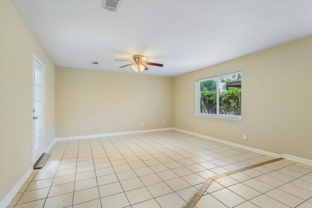 1865 Dolphin Drive, Seabrook, TX 77586