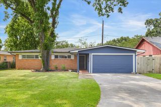 1865 Dolphin Drive, Seabrook, TX 77586