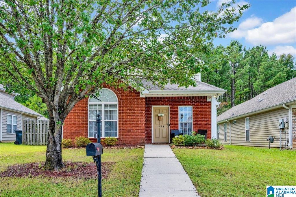 1228 VILLAGE TRAIL, Calera, AL 35040