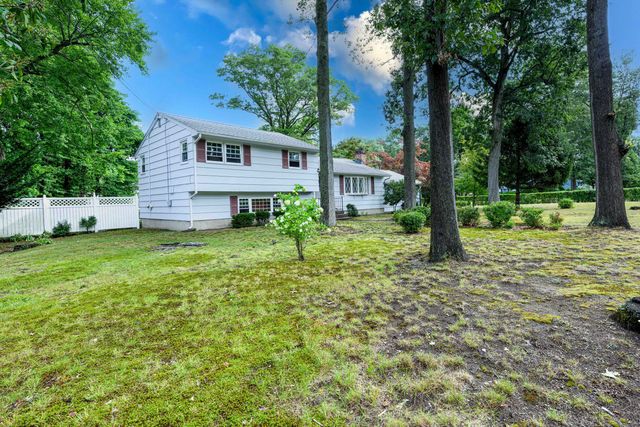 95 Blakeslee Avenue, North Haven, CT 06473