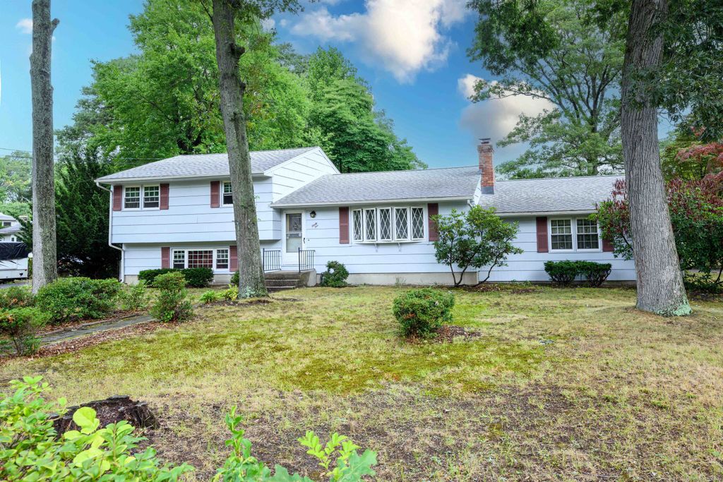 95 Blakeslee Avenue, North Haven, CT 06473
