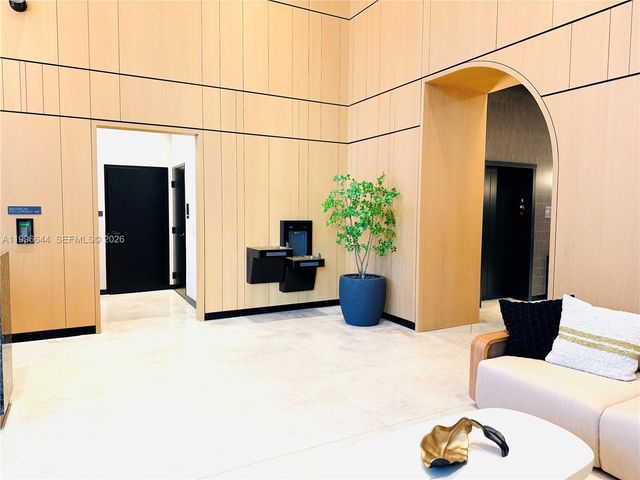 121 NE 5 St 901B, Miami, FL 33132