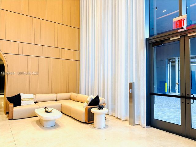 121 NE 5 St 901B, Miami, FL 33132