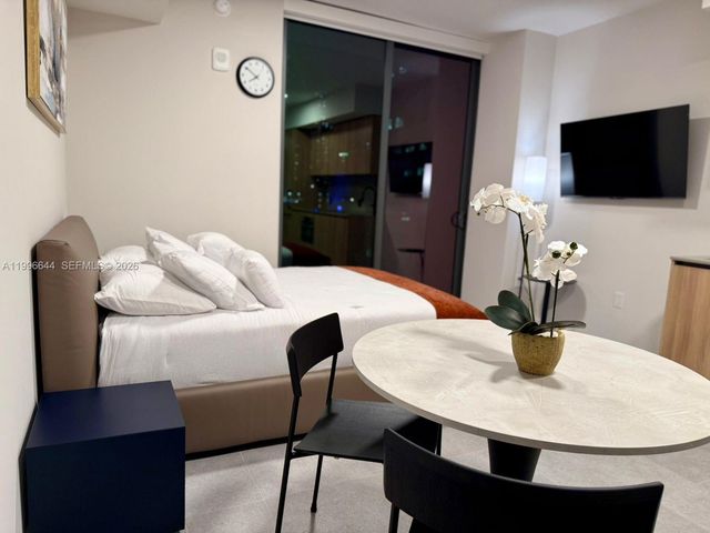 121 NE 5 St 901B, Miami, FL 33132