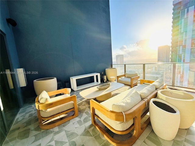 121 NE 5 St 901B, Miami, FL 33132