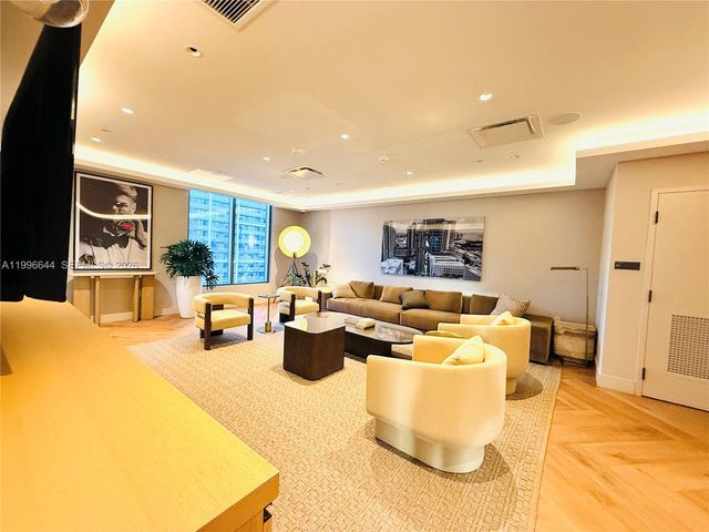 121 NE 5 St 901B, Miami, FL 33132