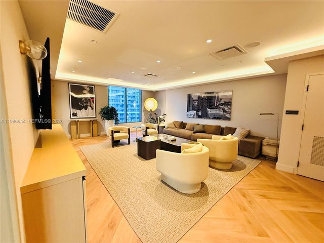 121 NE 5 St 901B, Miami, FL 33132