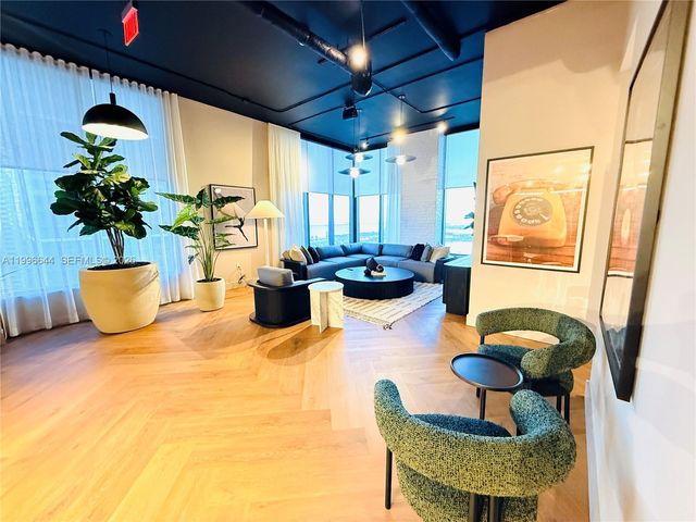 121 NE 5 St 901B, Miami, FL 33132