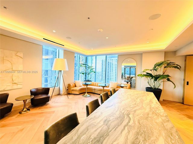 121 NE 5 St 901B, Miami, FL 33132